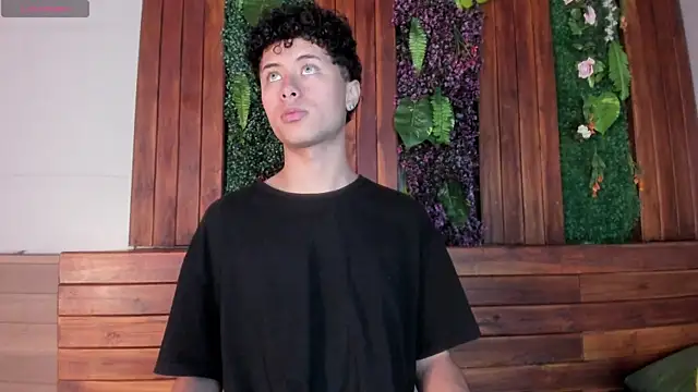 Snapshot of NoahDupont chatting on 17, 9, 2025 NoahDupont online show from 17, 9, 2025