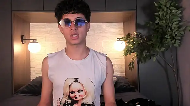 Snapshot of NoahDupont chatting on 19, 9, 2025 NoahDupont online show from 19, 9, 2025
