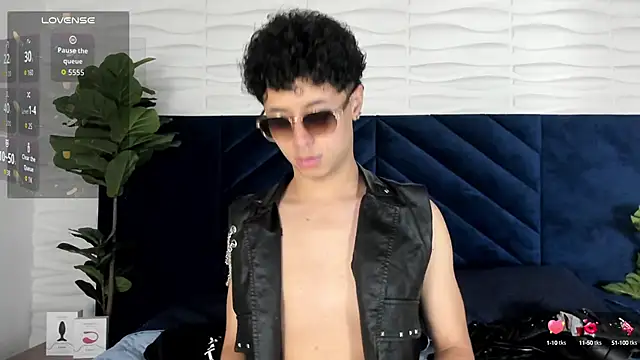 Snapshot of NoahDupont chatting on 20, 9, 2025 NoahDupont online show from 20, 9, 2025