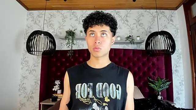 Snapshot of NoahDupont chatting on 18, 9, 2025 NoahDupont online show from 18, 9, 2025