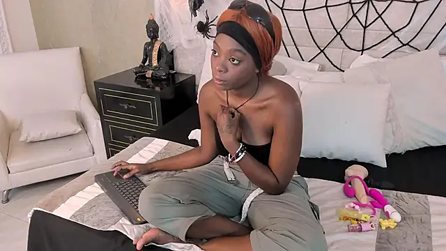 OliviaGarciaa online show from 12, 10, 2025