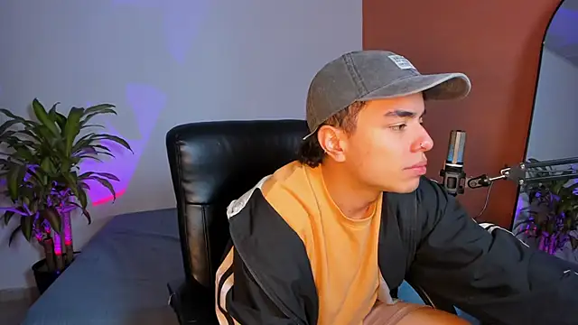 Snapshot of obzidyan chatting on 12, 10, 2025 obzidyan online show from 12, 10, 2025