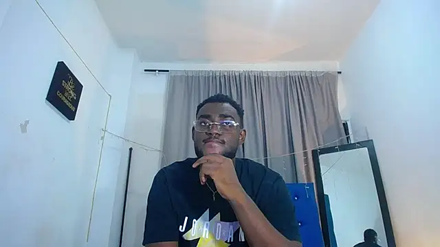 Snapshot of eebony_stallion chatting on 19, 7, 2026 eebony stallion online show from 19, 7, 2026