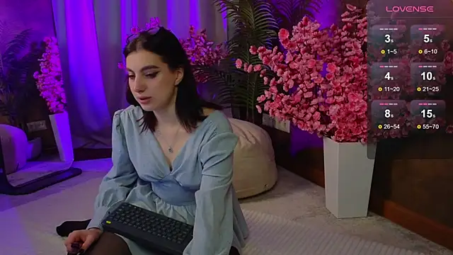 Snapshot of arcane_doll chatting on 13, 10, 2025 arcane doll online show from 13, 10, 2025