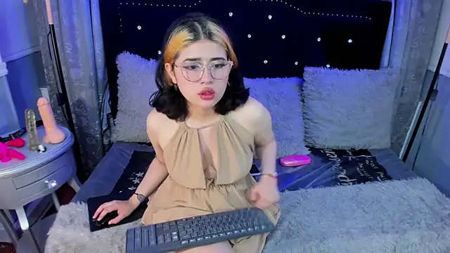 dafnelee online show from 10, 9, 2025