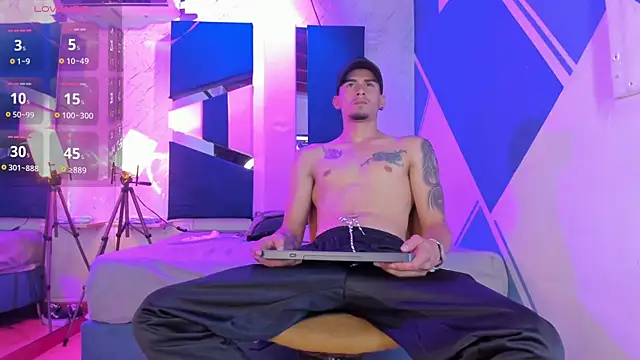 StrapSwingers online show from 4, 11, 2025