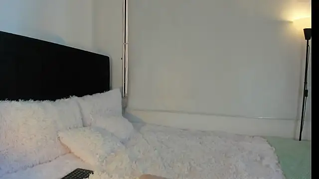 LunaVelvet777 online show from 10, 2, 2026