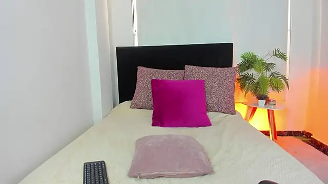 LunaVelvet777 online show from 24, 11, 2025