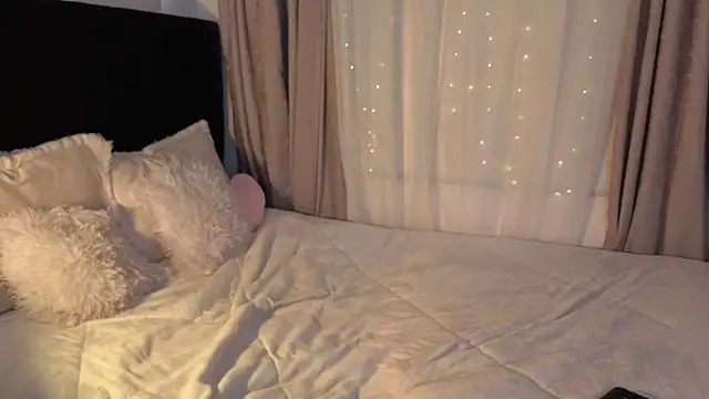 LunaVelvet777 online show from 25, 3, 2026