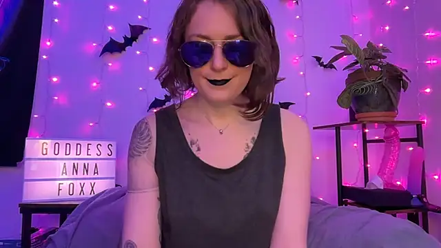 mistressannafoxx online show from 5, 1, 2026