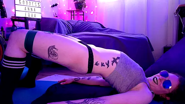 mistressannafoxx online show from 11, 3, 2026