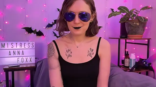 Snapshot of mistressannafoxx chatting on 6, 11, 2025 mistressannafoxx online show from 6, 11, 2025