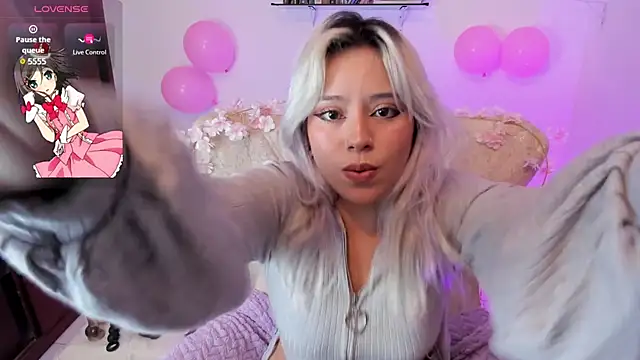 Snapshot of nataliehenao_69 chatting on 23, 9, 2025 nataliehenao 69 online show from 23, 9, 2025