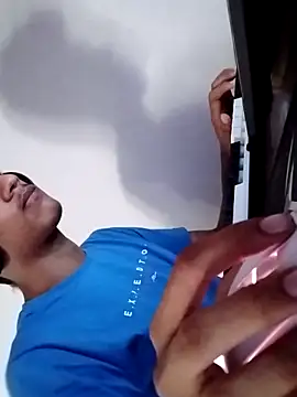 Snapshot of kjohn20 chatting on 8, 11, 2025 kjohn20 online show from 8, 11, 2025