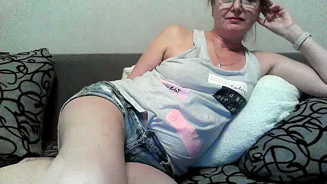 IrynaMolbertx online show from 31, 10, 2025