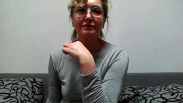 IrynaMolbertx online show from 11, 10, 2025