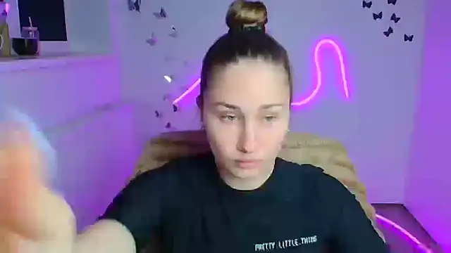 Snapshot of Stefanie_Sweet chatting on 18, 5, 2026 Stefanie Sweet online show from 18, 5, 2026