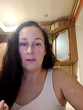 Amandda  online show from 7, 10, 2025