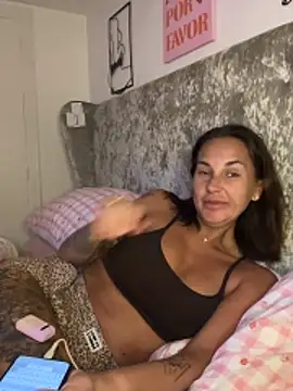 Rosieredxox online show from 19, 5, 2026