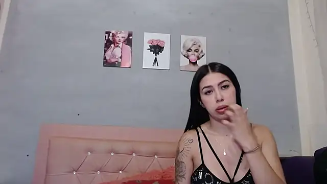 Snapshot of Olivia_Spear chatting on 22, 9, 2025 Olivia Spear online show from 22, 9, 2025