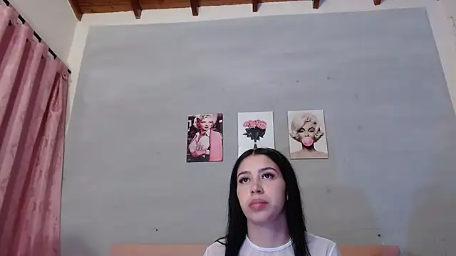 Snapshot of Olivia_Spear chatting on 9, 9, 2025 Olivia Spear online show from 9, 9, 2025
