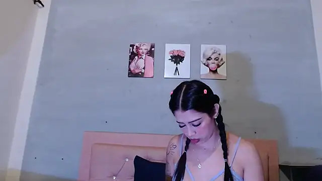 Snapshot of Olivia_Spear chatting on 3, 10, 2025 Olivia Spear online show from 3, 10, 2025