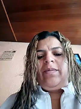 Mia-Glow online show from 5, 2, 2026