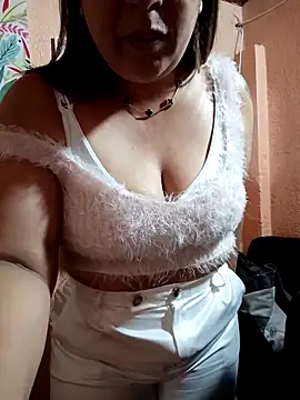 Mia-Glow online show from 4, 11, 2025