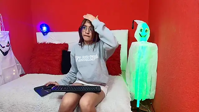 Snapshot of amy_lennox chatting on 30, 10, 2025 amy lennox online show from 30, 10, 2025