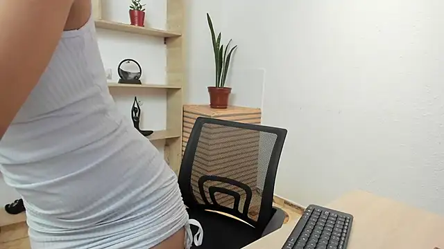 Snapshot of amy_lennox chatting on 5, 11, 2025 amy lennox online show from 5, 11, 2025