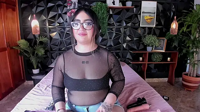 Snapshot of April__foxx chatting on 22, 10, 2025 April foxx online show from 22, 10, 2025