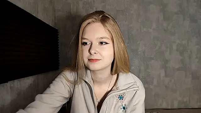 Snapshot of LiaVibes chatting on 2, 12, 2025 LiaVibes online show from 2, 12, 2025