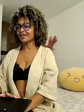 BiiancaEstradaa online show from 23, 10, 2025