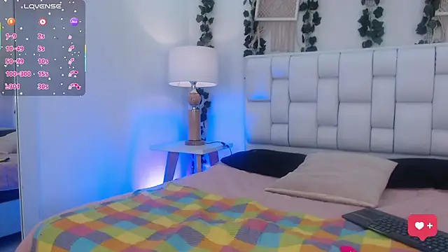 Tiffanygh  online show from 16, 10, 2025