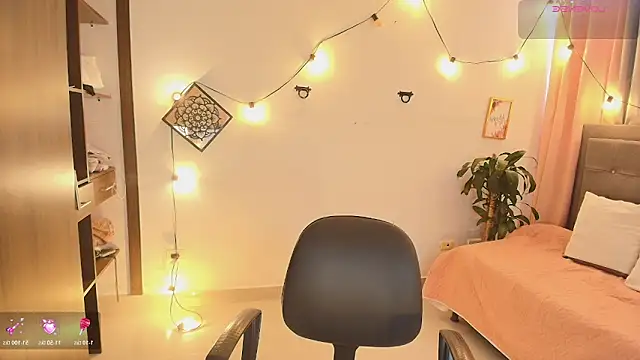 Seraphyne666 online show from 10, 11, 2025