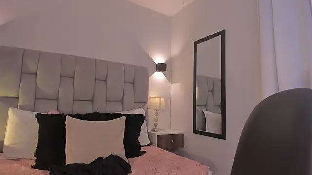 Seraphyne666 online show from 15, 4, 2026