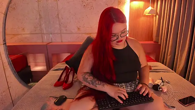 Snapshot of Lushi_Love chatting on 4, 5, 2026 Lushi Love online show from 4, 5, 2026