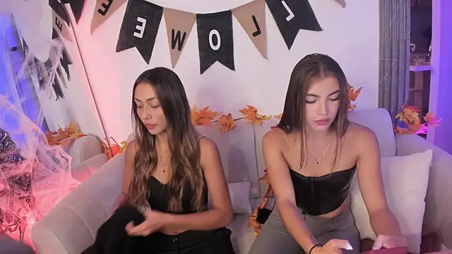 Snapshot of spicy_angels_ chatting on 11, 10, 2025 spicy angels online show from 11, 10, 2025