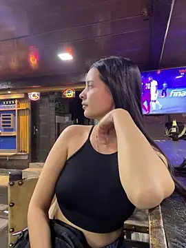 Mia jhoonson online show from 4, 2, 2026