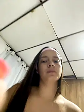 Mia jhoonson online show from 8, 11, 2025