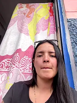 Mia jhoonson online show from 3, 12, 2025