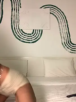 Snapshot of Serah201 chatting on 6, 4, 2026 Serah201 online show from 6, 4, 2026
