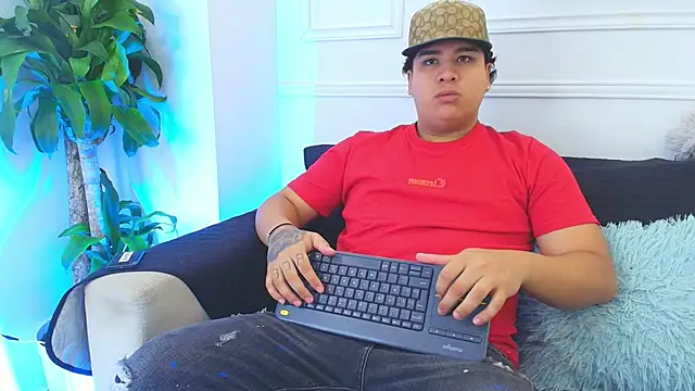 Snapshot of Naim_Bennetsex chatting on 5, 11, 2025 Naim Bennetsex online show from 5, 11, 2025