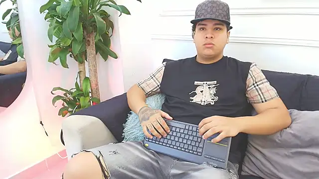 Snapshot of Naim_Bennetsex chatting on 21, 10, 2025 Naim Bennetsex online show from 21, 10, 2025