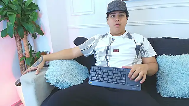 Snapshot of Naim_Bennetsex chatting on 27, 11, 2025 Naim Bennetsex online show from 27, 11, 2025