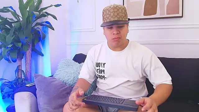 Snapshot of Naim_Bennetsex chatting on 13, 10, 2025 Naim Bennetsex online show from 13, 10, 2025