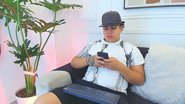 Snapshot of Naim_Bennetsex chatting on 7, 11, 2025 Naim Bennetsex online show from 7, 11, 2025