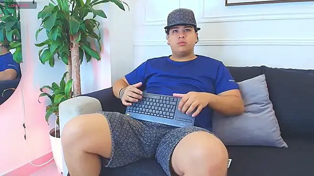 Snapshot of Naim_Bennetsex chatting on 29, 10, 2025 Naim Bennetsex online show from 29, 10, 2025