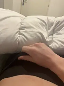 enzoyoungbisex online show from 13, 2, 2026