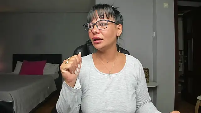 Snapshot of Ella_sweety00 chatting on 27, 11, 2025 Ella sweety00 online show from 27, 11, 2025